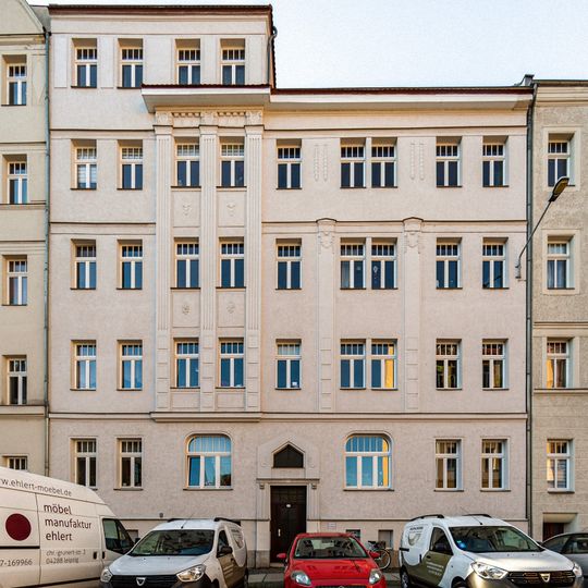 Etkar-André-Straße 3