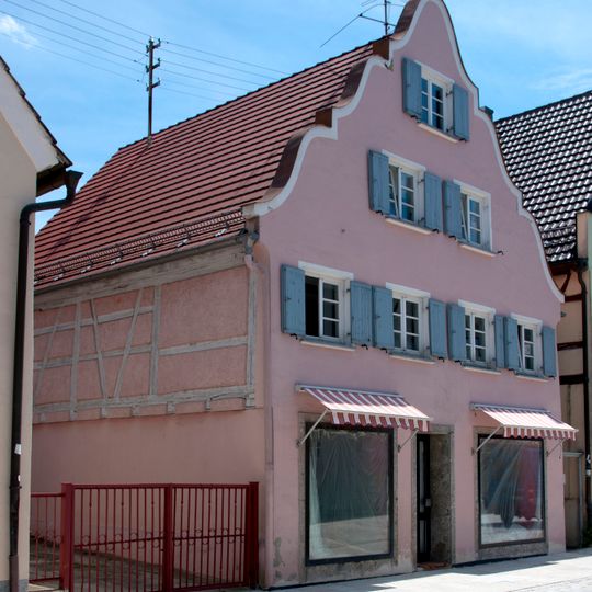 Wohn- und Geschäftshaus