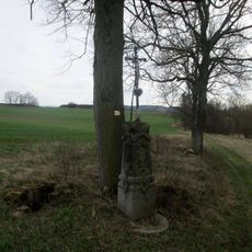 Kříž východně od Nalžovských Hor u rozcestí