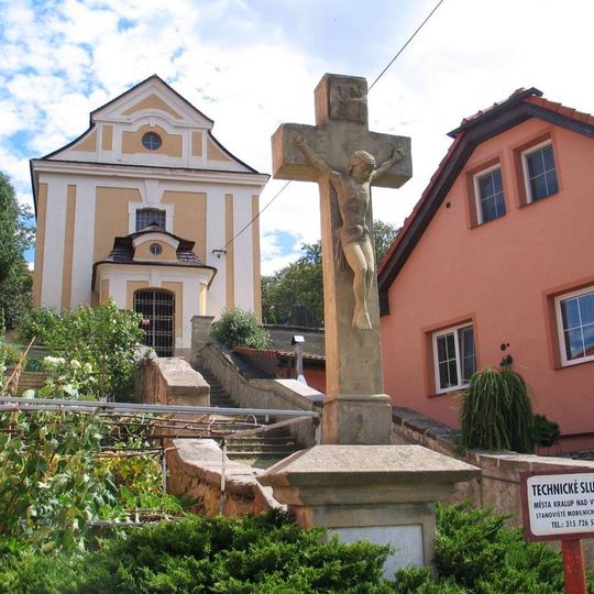 Kamenný pamětní kříž s korpusem Krista v Zeměchách