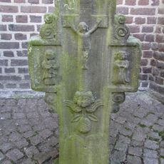 Grabkreuz Kirchplatz 1