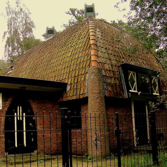 Verenigingsgebouw van de padvinders in de stijl van de Amsterdamse school