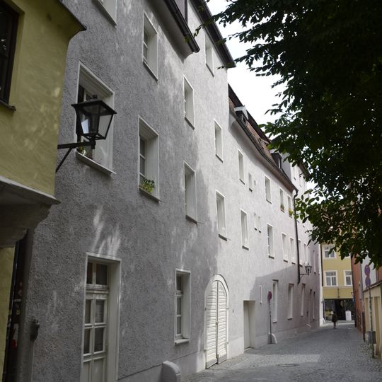 Wohn- und Geschäftshaus