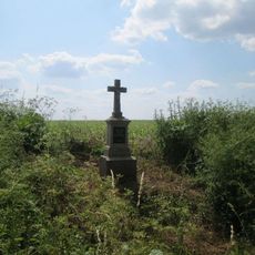 Kříž jižně od Vysoké Libyně u polní cesty
