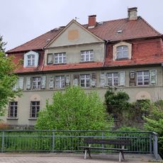 Wohnhaus mit Postamt, dazu Einfriedung Hauptstraße 55