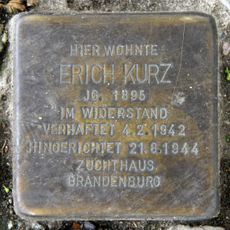 Stolperstein en memoria de Erich Kurz