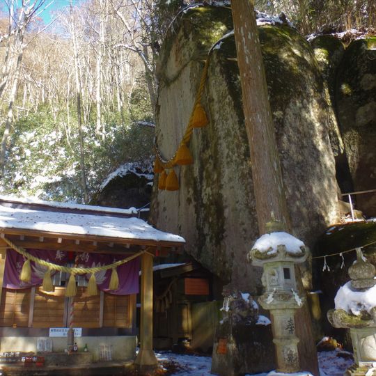 石割神社