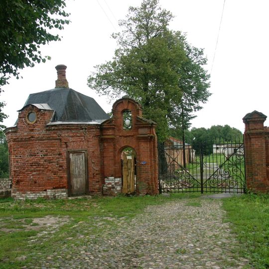 Ворота №4 со стороны села