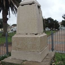 Marco llamado tradicionalmente De los Reyes, que originalmente estaba ubicado en el cerro de los Reyes de las sierra de Carapé, colocado el 8 de enero de 1753 (Tratado de Madrid de 1750) y trasladado a su actual ubicación en 1895"