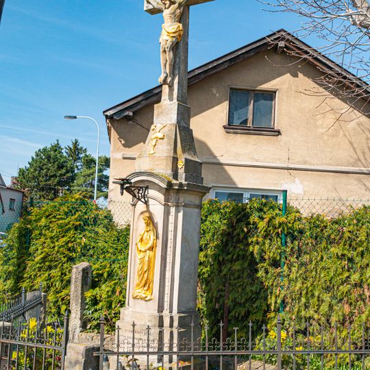 Kříž na rozcestí ve Věkoších v Hradci Králové