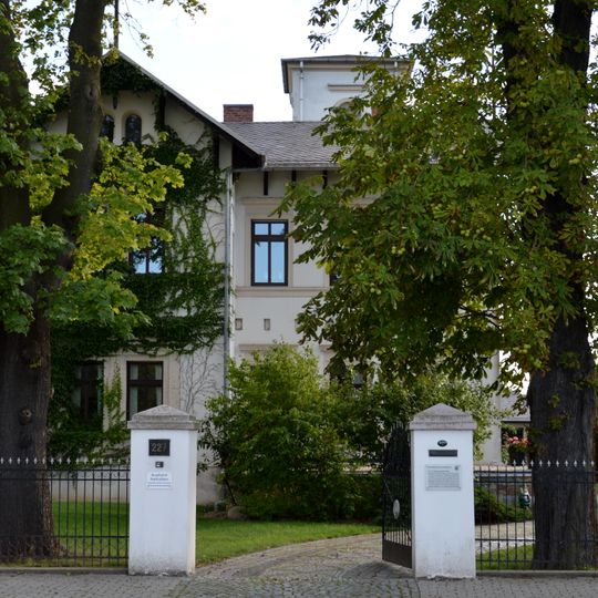 Erdmannsdorffstraße 227