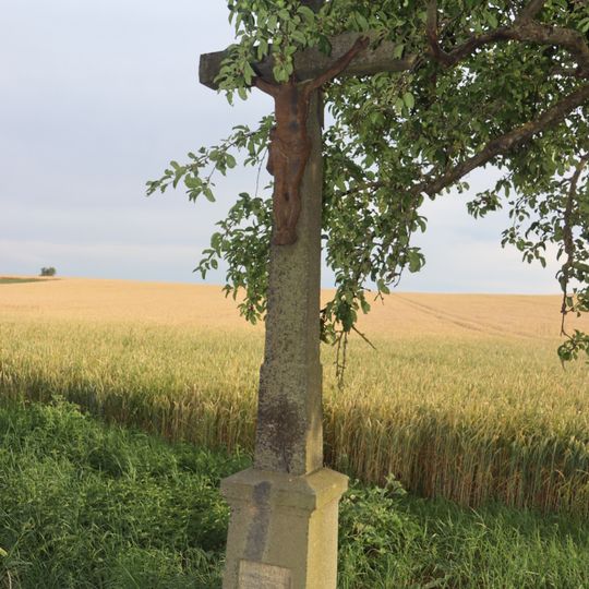 Kříž u cesty západně od Červené Lhoty