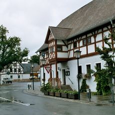 Dorf- und Fuhrmannsgasthof mit Saalanbau Schulstraße 1
