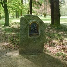 Reliéf svatého Prokopa na Cestě českých svatých u Petrohradu