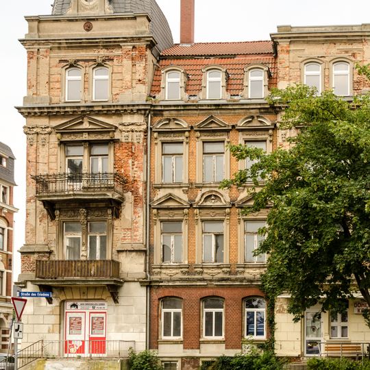 Mietshaus in geschlossener Bebauung in Ecklage Schillerstraße 35