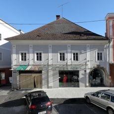 Wohn- und Geschäftshaus