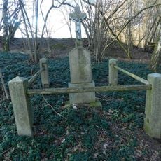 Kříž u zaniklé cesty jihozápadně od Bukové