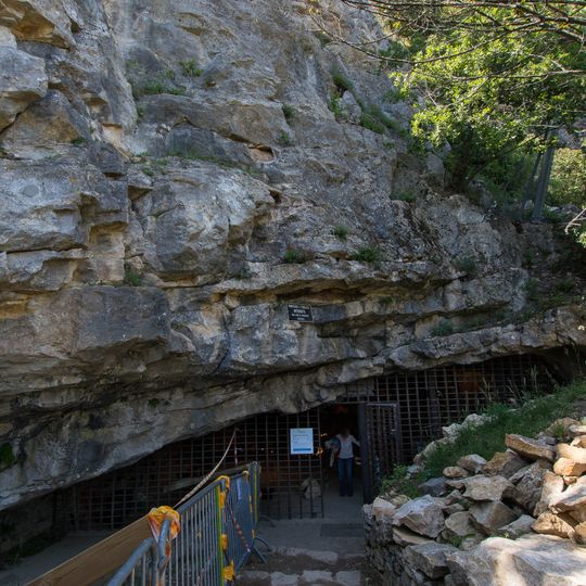 Néron cave