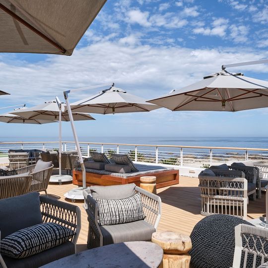 Baptiste Rooftop Pool, Bar & Lounge