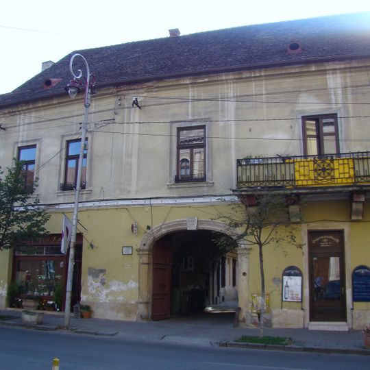 Clădire monument, str. Universității 8