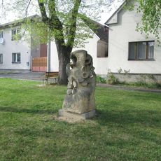 Plastika v Kozojedech u křižovatky (2)