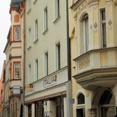 Wohn- und Geschäftshaus