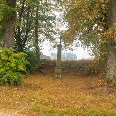 Křížek na rozcestí u Ovčína