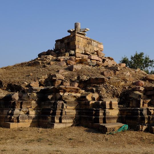 Temple remains and mounds at Bijamandal