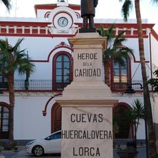 Estatua de José Mª Muñoz y Bajo de Mengíbar