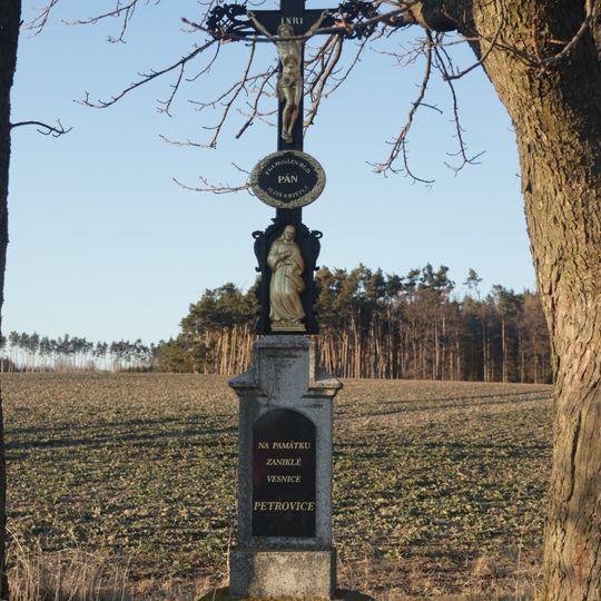 Kříž na památku obce Petrovice u Jakubova u Moravských Budějovic