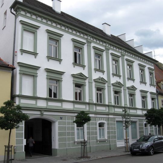 Wohn- und Geschäftshaus