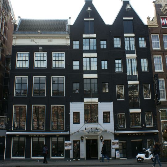 Pakhuis met puntgevel