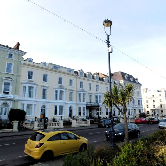 Chatsworth House Hotel, 1-6 Gloddaeth Crescent