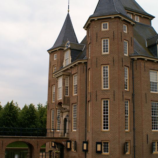 Heemstede: toegangsbrug naar het huis