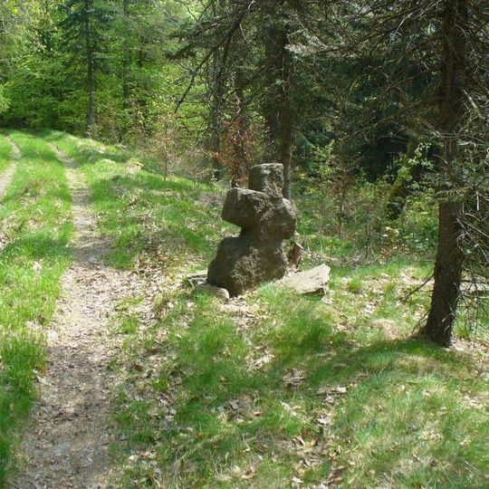 Smírčí kříž u lesní cesty mezi Habarticemi a Chlumcem