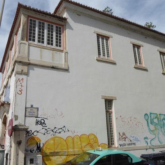 Pavilhão de recreio da autoria do Arquiteto Porfírio Pardal Monteiro