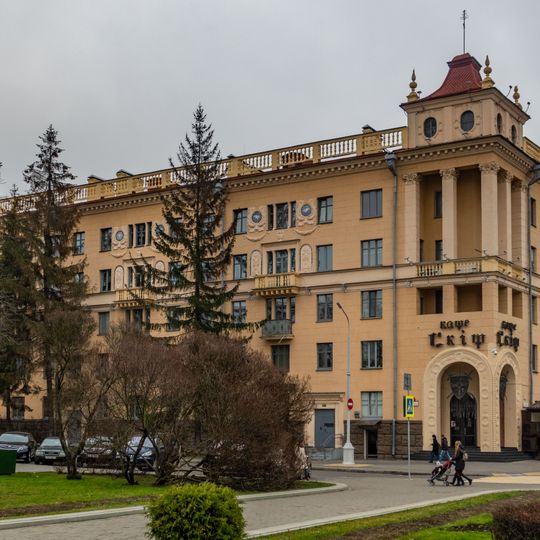 Дамы па праспекце Незалежнасці, 31, 33, 35 і 34, 36, 38