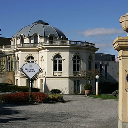Hôtel des Bains avec rotonde, orangerie et fontaine