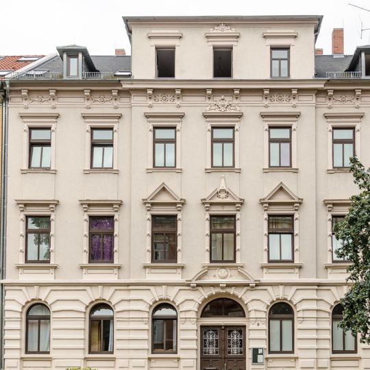 Mietshaus in geschlossener Bebauung Straße des Friedens 6