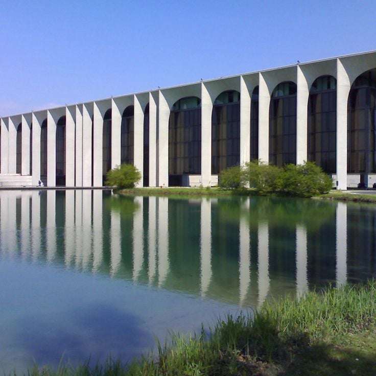 Bâtiment des bureaux de la maison d'édition Mondadori