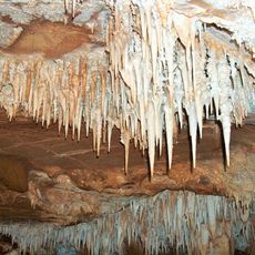 Cuevas de Fuentes de León