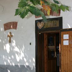 Straw-Treasure-Store