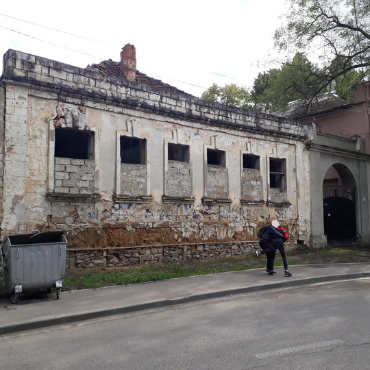 Buildings of former urban inn, Miron Costin, 2-4, Orhei