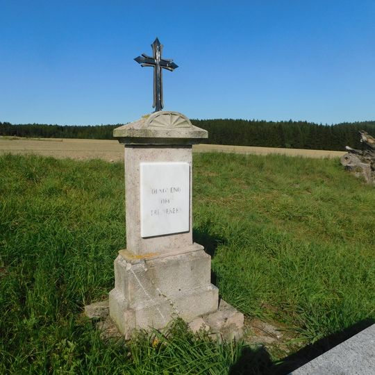 Kříž na cestě mezi Třemi Sekerami a Drmoulem