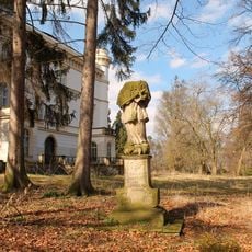 Socha svatého Jana nepomuckého v Chudobíně u zámku
