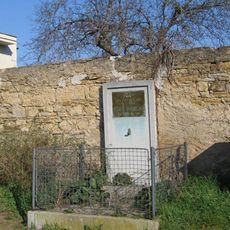 Pomník padlému v pražském povstání v ulici Vidonické v Praze 20