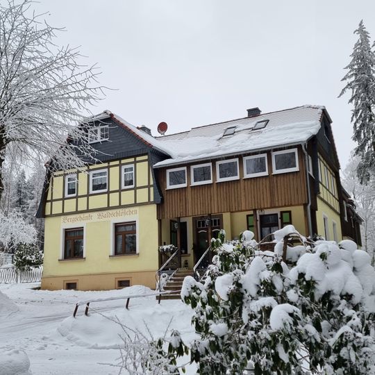 Gasthof „Waldschlößchen“ mit zum Teil originaler Ausstattung Karl-Berger-Straße 17
