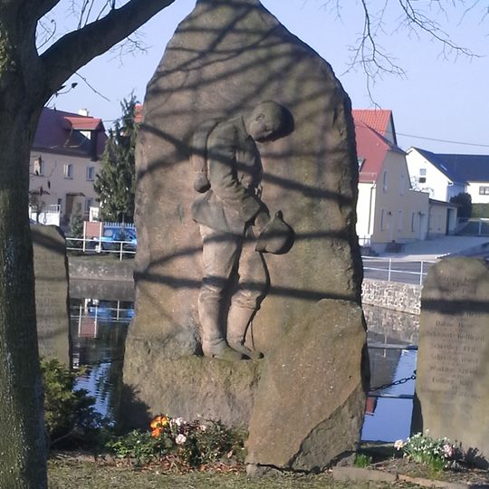 Denkmal für die Gefallenen des Ersten und Zweiten Weltkrieges Bergstraße 6