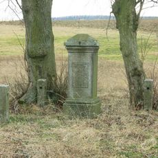 Kříž na rozcestí poblíž domu 20 v Království