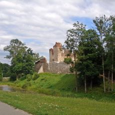 Dobeles pilskalns ar priekšpili un viduslaiku pils